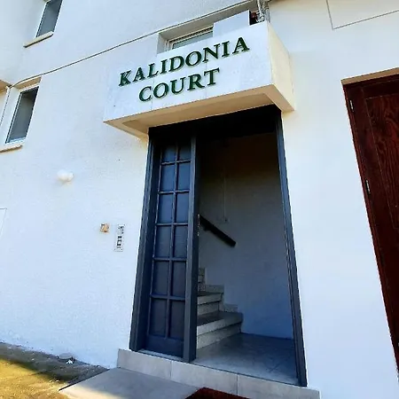 Kalidonia , Spacious 2 Bedroom With Office Daire *