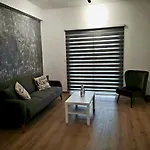 דירה Kalidonia , Spacious 2 Bedroom With Office *