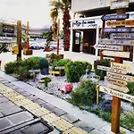 Kalidonia , Spacious 2 Bedroom With Office דירה