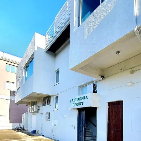 Kalidonia , Spacious 2 Bedroom With Office Appartamento
