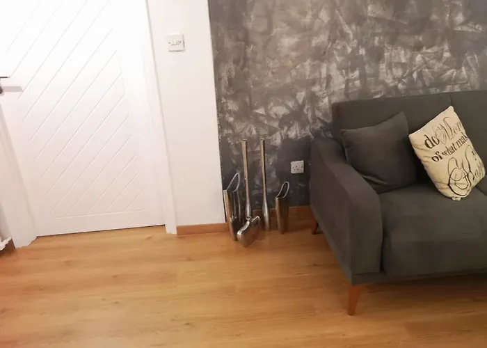 Kalidonia , Spacious 2 Bedroom With Office Apartment