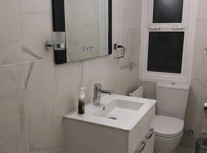 Lägenhet Kalidonia , Spacious 2 Bedroom With Office *