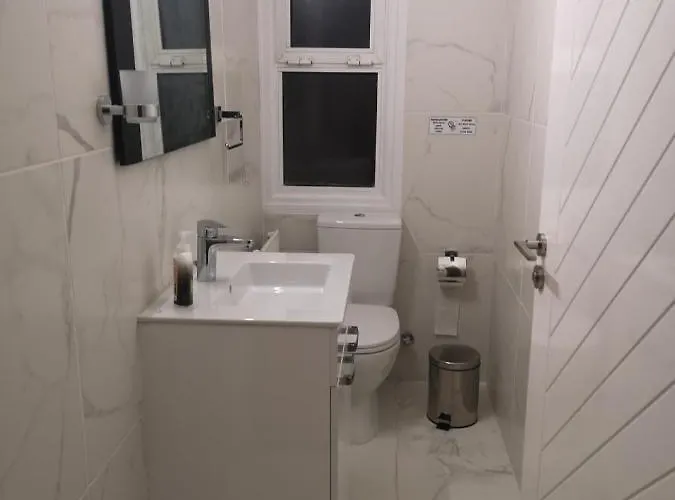 Kalidonia , Spacious 2 Bedroom With Office *