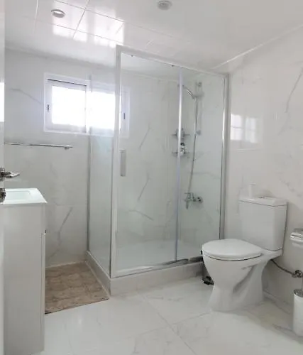 Kalidonia , Spacious 2 Bedroom With Office * Nikozja