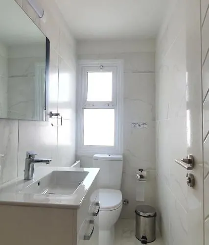 Kalidonia , Spacious 2 Bedroom With Office Lägenhet Nicosia